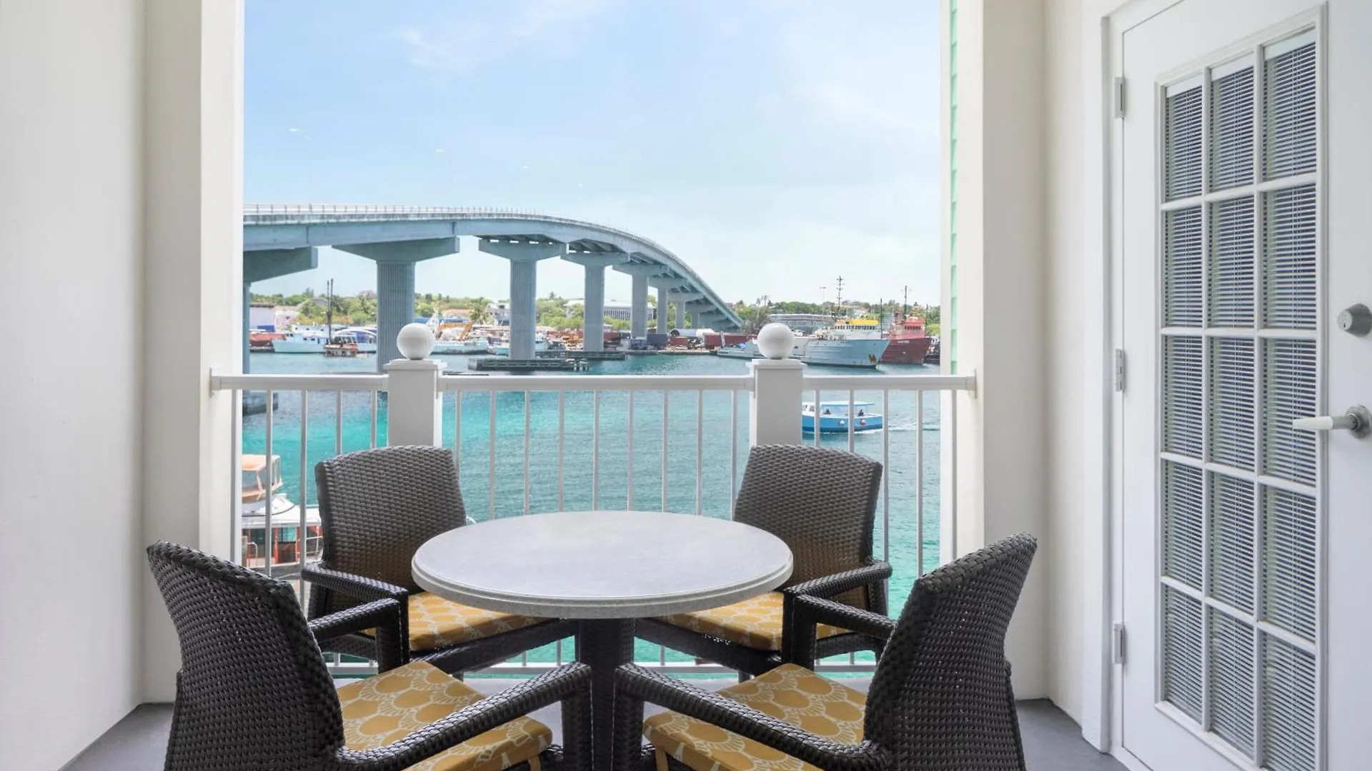 Harborside Resort & Vacation Rentals At Atlantis Nassau Bahamas