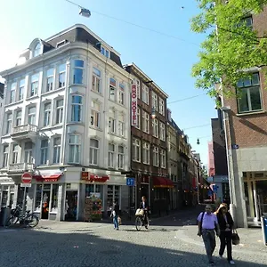 https://rho-hotel.amsterdamhotelsnl.com