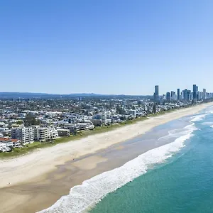 https://foreshore-beachfront-apartments.queenslandhotels.net