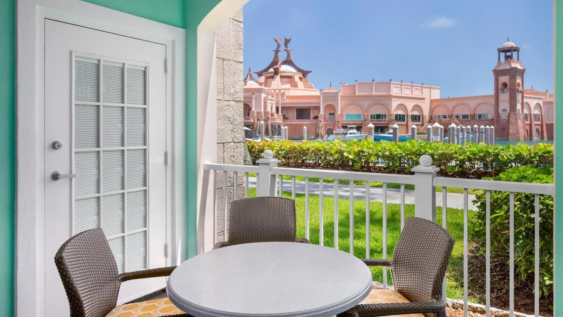Harborside Resort & Vacation Rentals At Atlantis Nassau